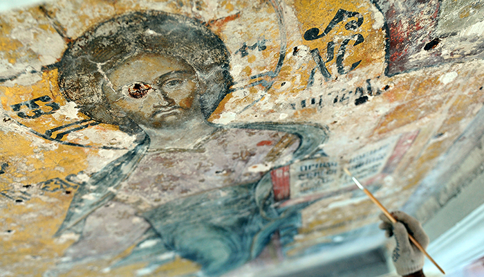 Реставрация надвратной иконы Спаса Смоленского на Спасской башне Московского Кремля. Фото: Валерий Шарифулин/ТАСС