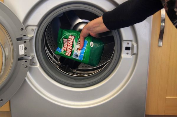 Очистить стиральную машину с помощью отбеливателя