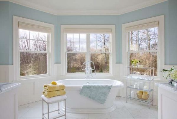 краска и деревянные панели в отделке ванной 