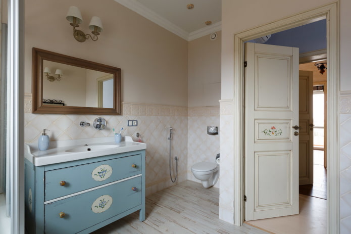 двери с росписью в ванной в стиле прованс