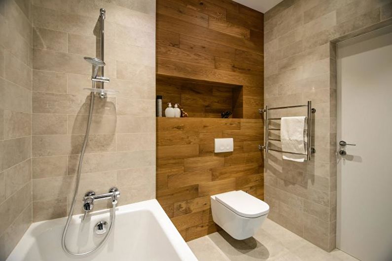 Декорирование фальш-стены в ванной натуральной древесиной