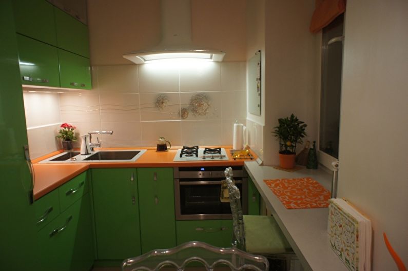Зеленые дверки кухонного гарнитура