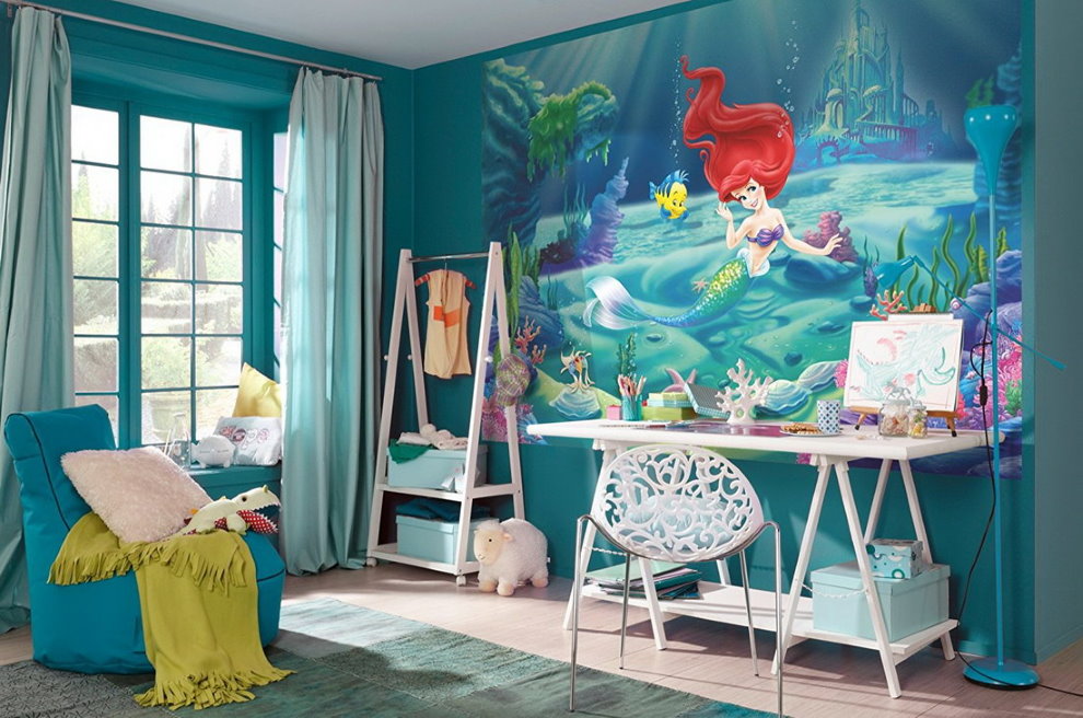 Фотообои с русалкой в комнате с синими стенами