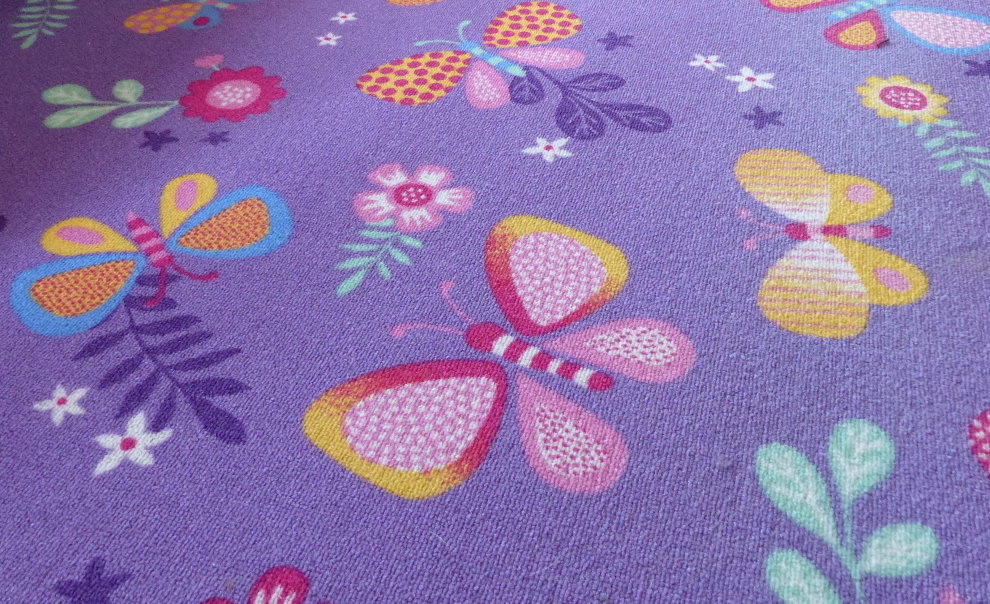 Цветные бабочки на детском ковролине