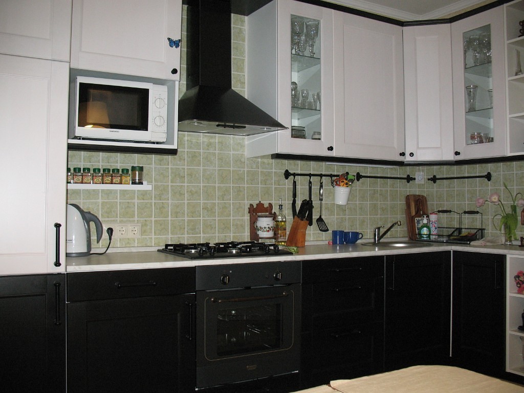 Микроволновая печь на кухне размещение фото