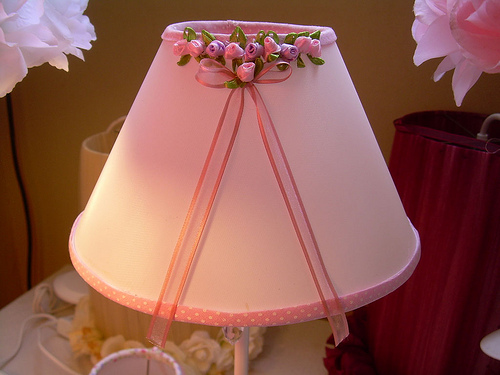 lampa s lentami i cvetami