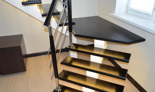 Освещение на лестнице может включаться, когда на ступени будут становиться ногами 
