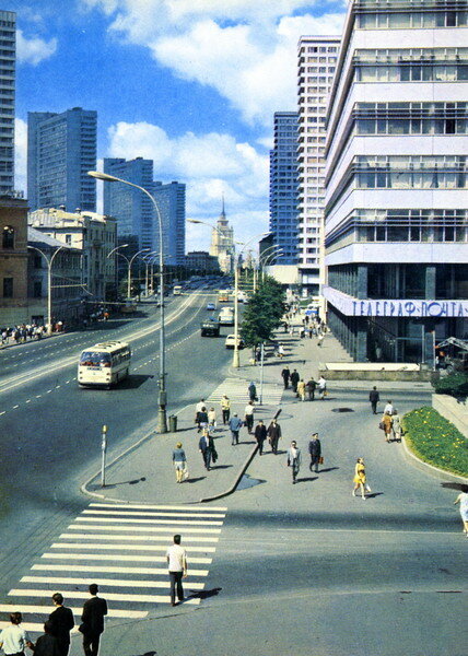 Новый Арбат. Фото А. Рязанцева, 1973 год. Новый Арбат. Фото А. Рязанцева, 1973 год.