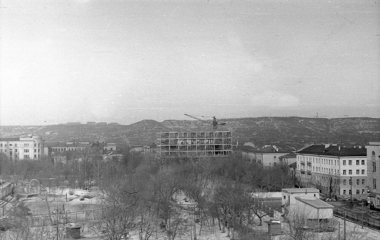 Вид на строительство издательства Коммунист. 1966