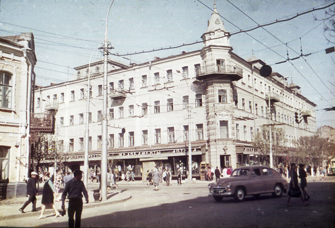 Пересечение Проспекта Кирова и Горького. 1970-е