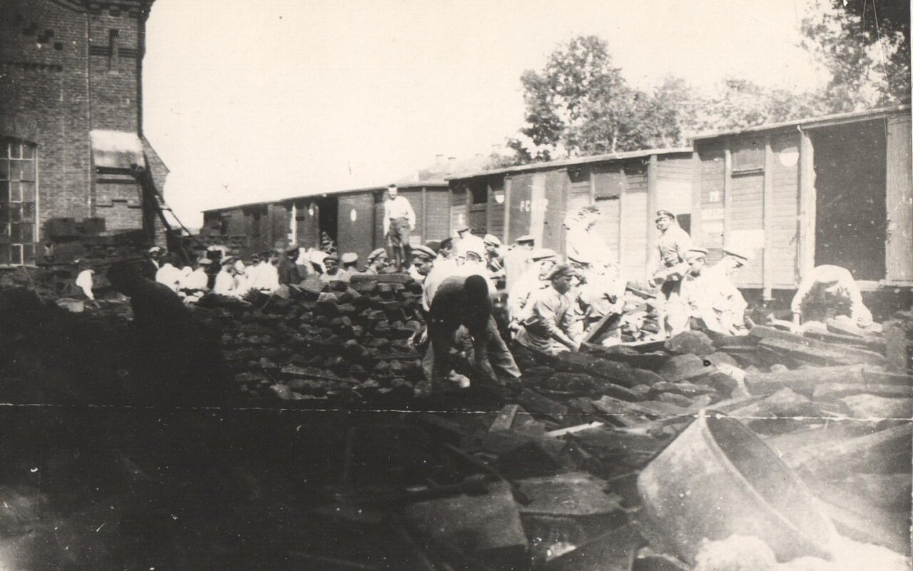 Первый субботник мастерских паровозного депо. 1919