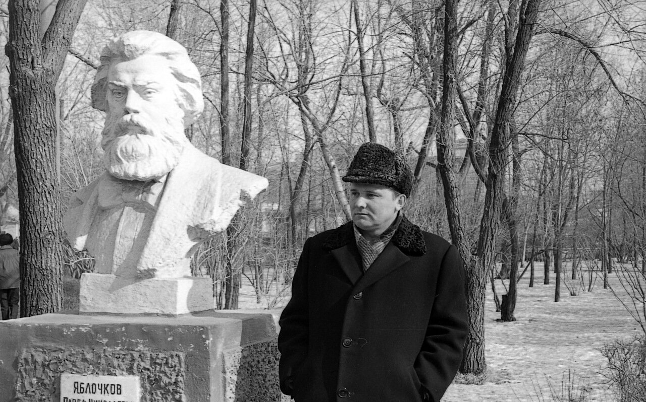 Бюст Яблочкова в парке Липки. 1971