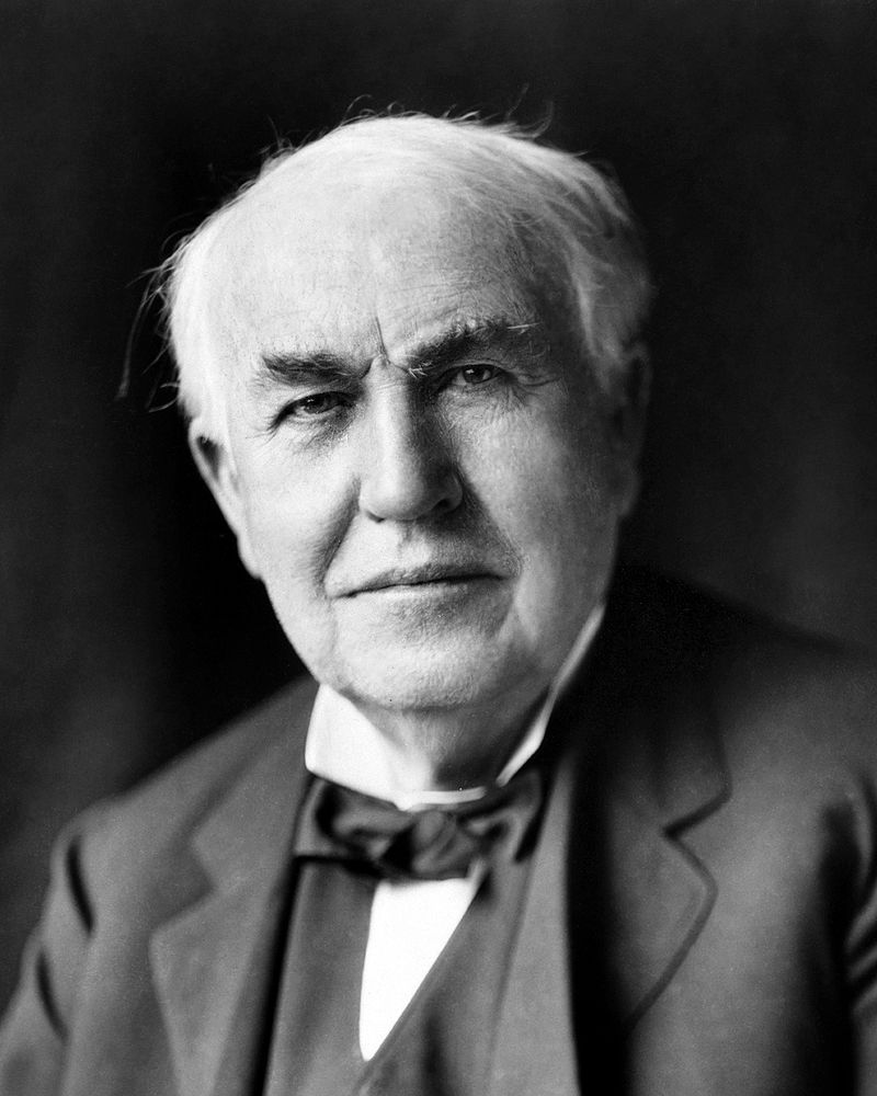 light bulb inventor edison