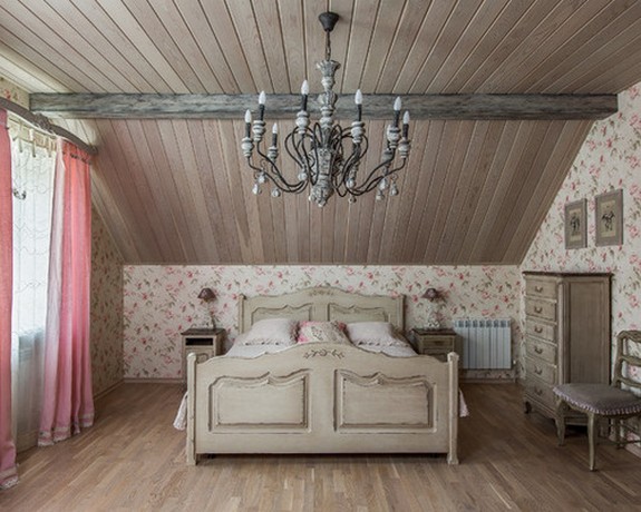 розовый тюль в серо-розовой спальне