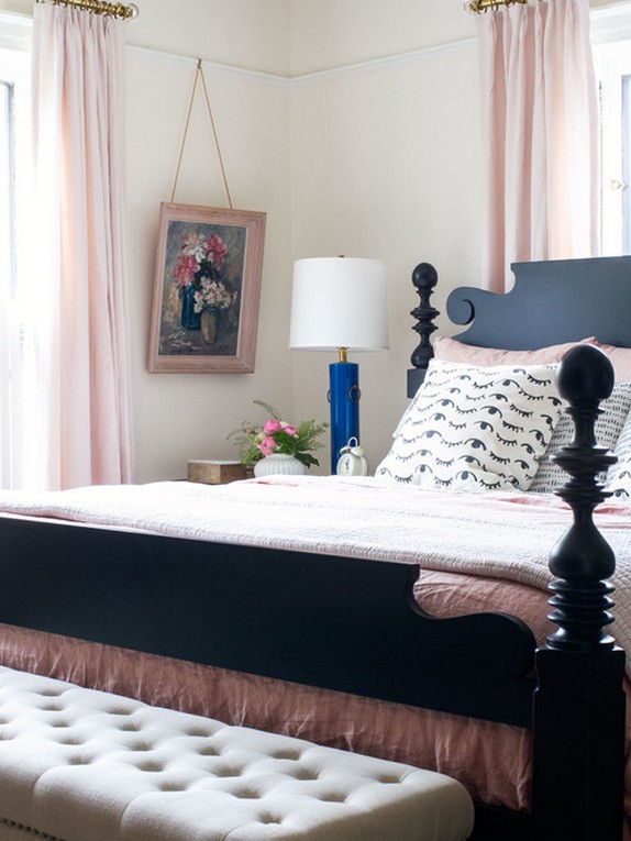 черно-розовое оформление в спальне с розовым цветом стен
