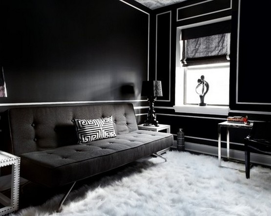 черная римская штора под черные обои в гостиной в классическом стиле