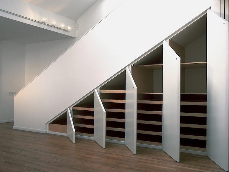 Шкаф под лестницей можно сделать из ДСП или МДФ панелей