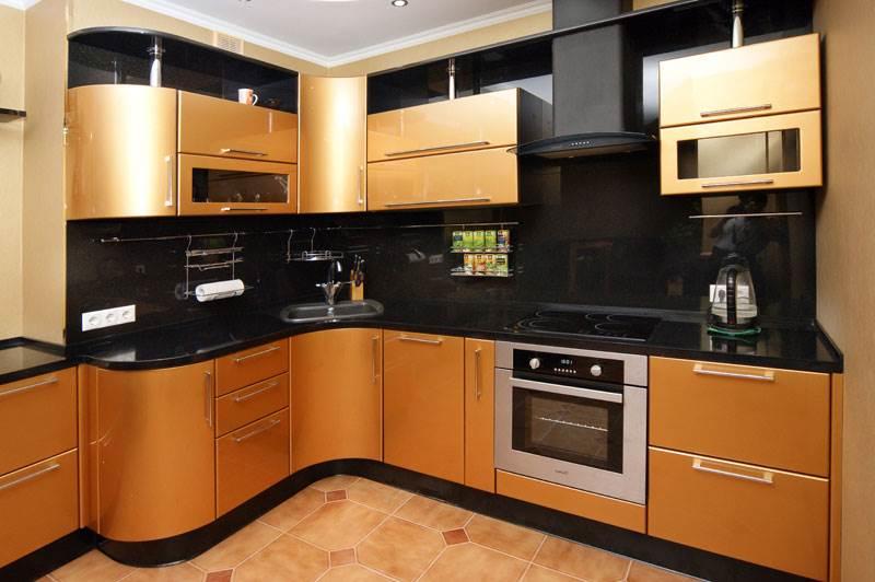 Мебель для кухни из МДФ с эмалевым покрытием популярна благодаря яркому дизайну и современному стилю