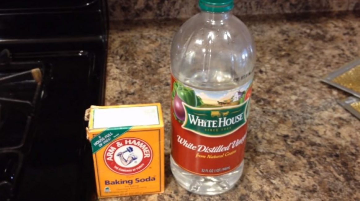 Сода и уксус – используемые для чистки химические реактивы
