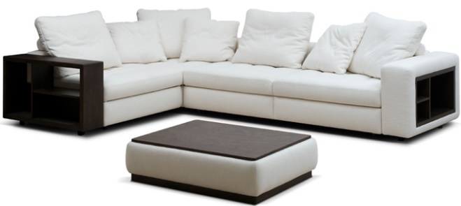 Белый диван с практичной обивкой