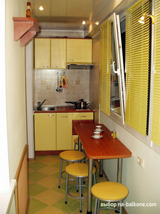 Как правильно обустроить кухню на балконе? 20 идей