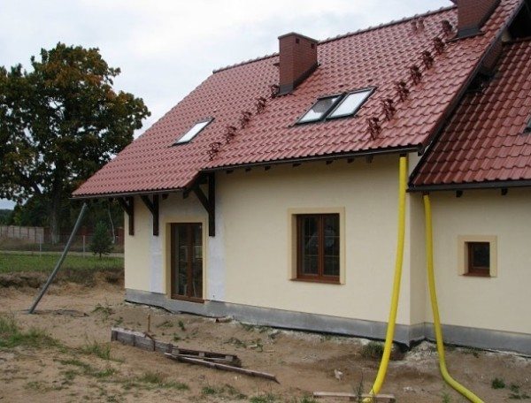 На фото - дом из пенобетона с мансардой На фото - дом из пенобетона с мансардой