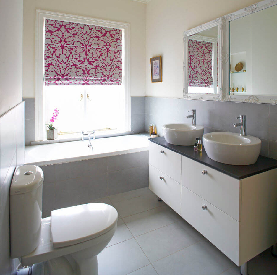 Римские шторы в интерьере ванной - фото