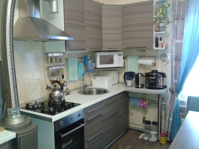 Микроволновка на кухне