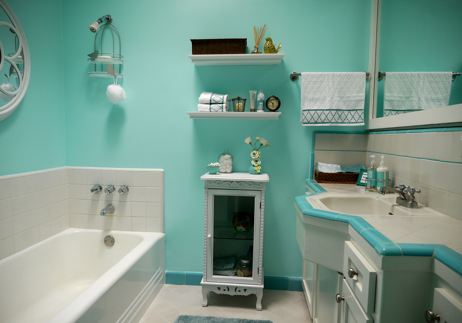 Краска и плитка в отделке ванной комнаты
