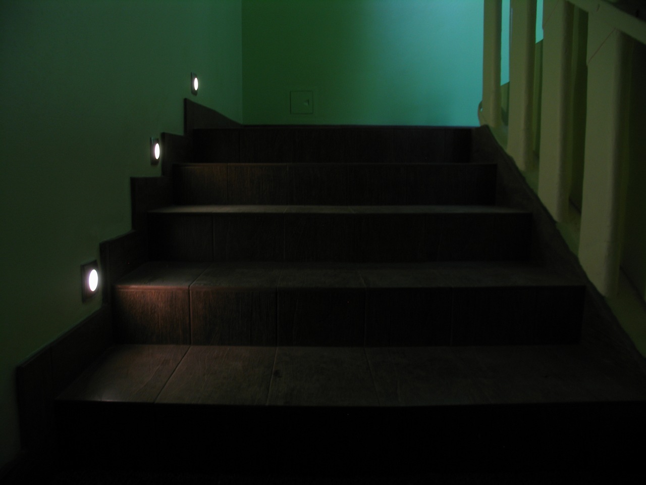 Освещение лестницы светодиодами