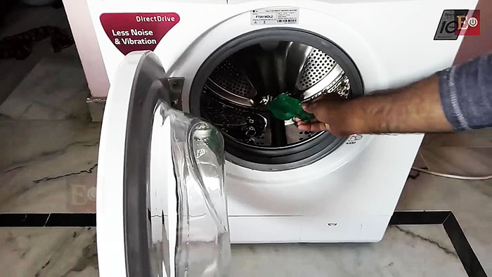 Как очистить стиральную машину от накипи и грязи с помощью соды и уксуса