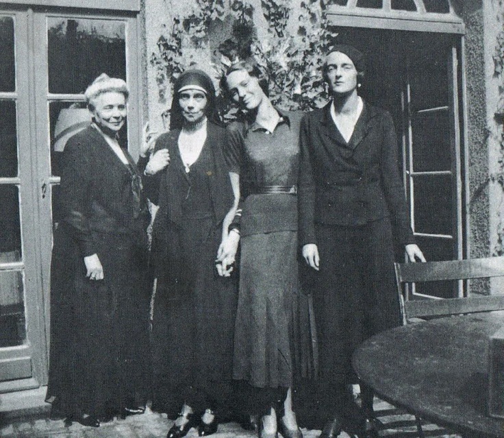 Ирина Феликсовна с матерью и обеими бабушками