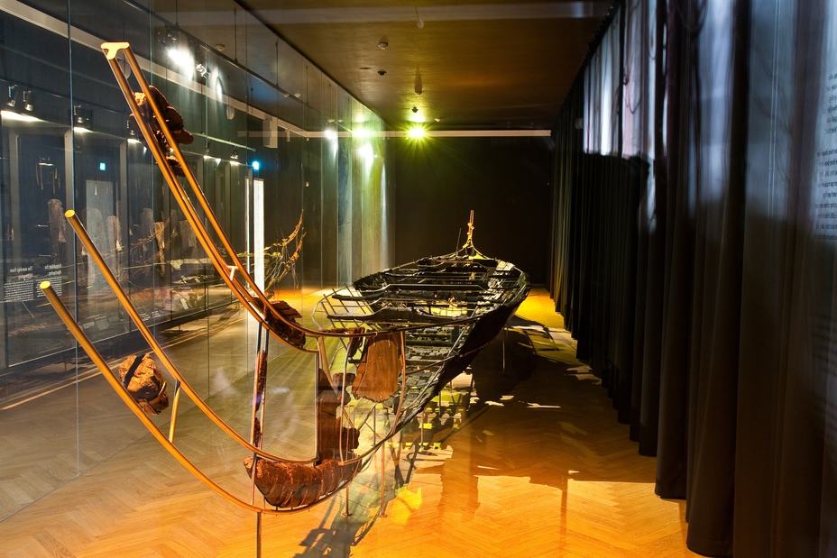 ​Хьортспрингская ладья – судно древних германцев, ок. IV века до н.э. Национальный музей Дании - Феномен викингов – кто они и откуда? 