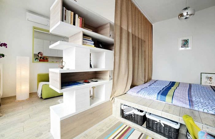 вариант красивого интерьера небольшой комнаты в общежитии